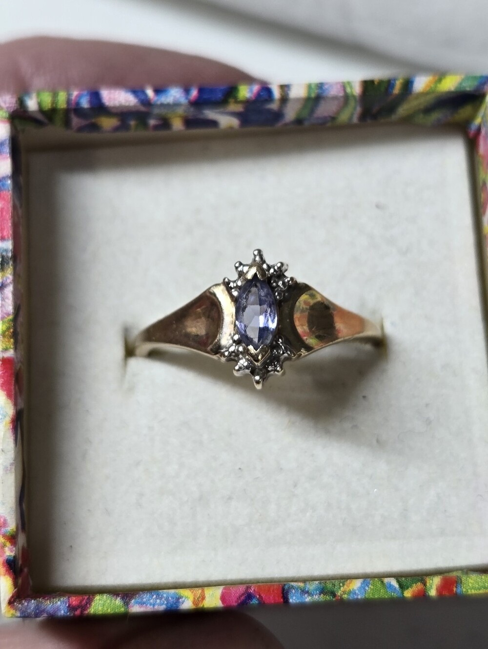 Vintage 10kt Gold Ring with Light Purple Oval Stone - Picture 4 of 10
